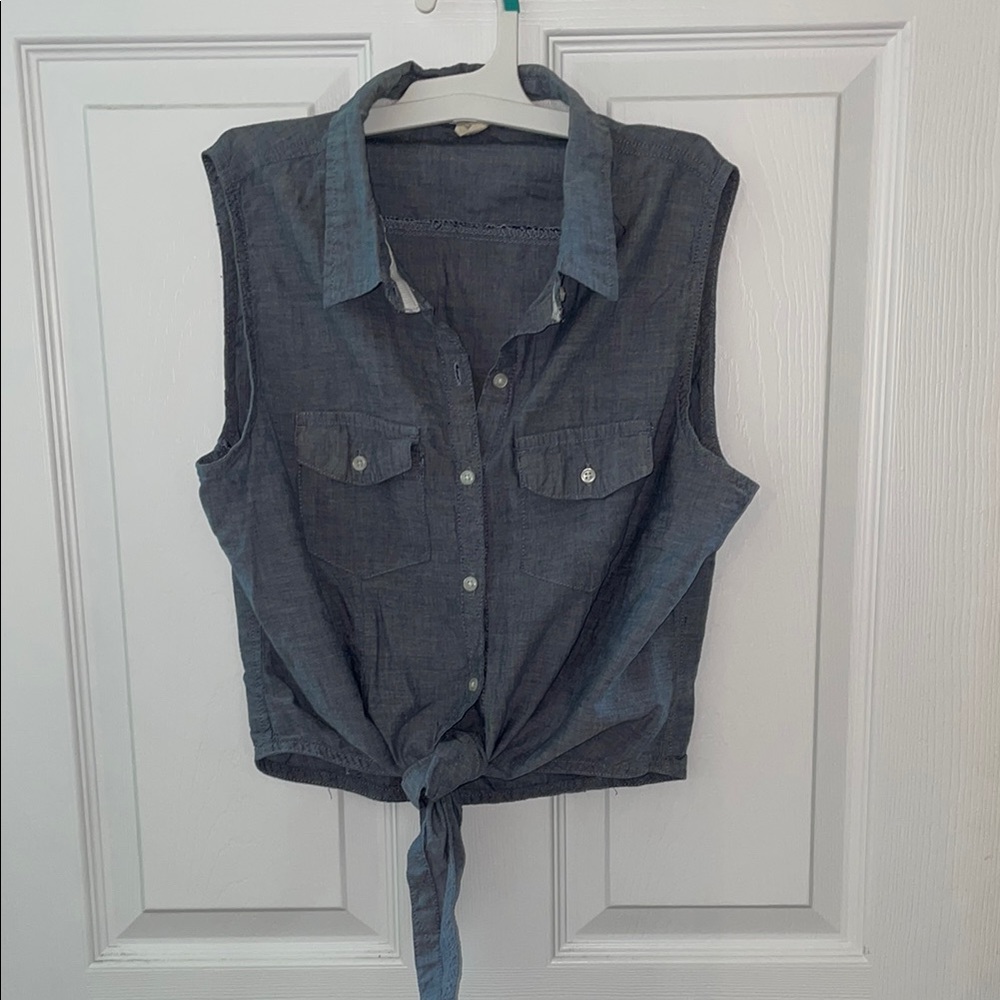Derek Heart Blue Sleeveless Button-Down Shirt